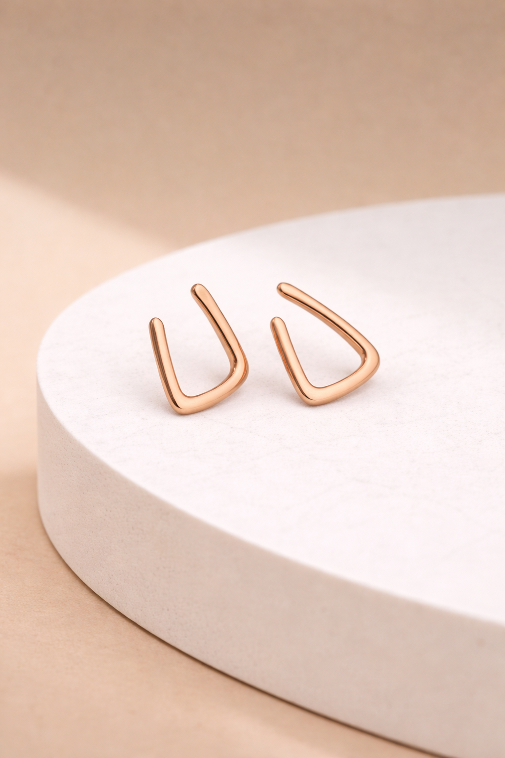 Minimal Curve Studs