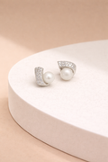 Minimal Pearl Curve Studs