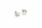 Minimal Pearl Curve Studs